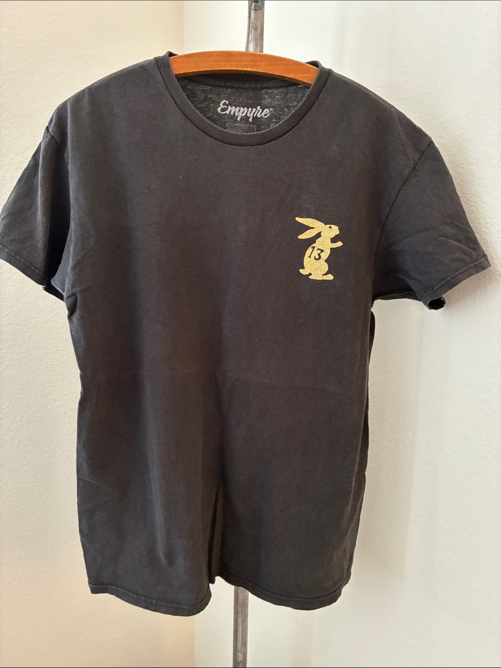 Empyre sz M Lucky Day Black Cream Rabbit Umbrella T Shirt Streetwear Grunge